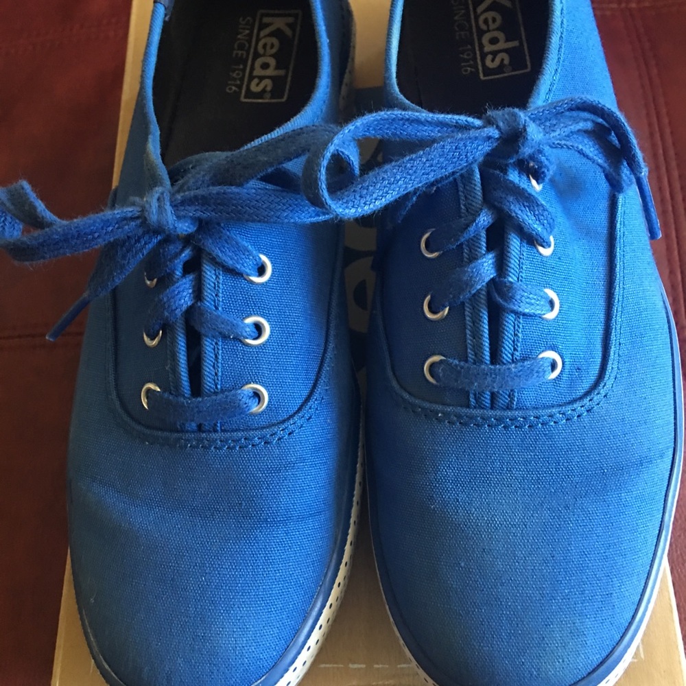 Keds Women Blue Upper with Polka Dot Soles sz 8